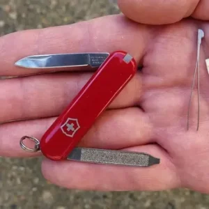 VICTORINOX ESCORT RED